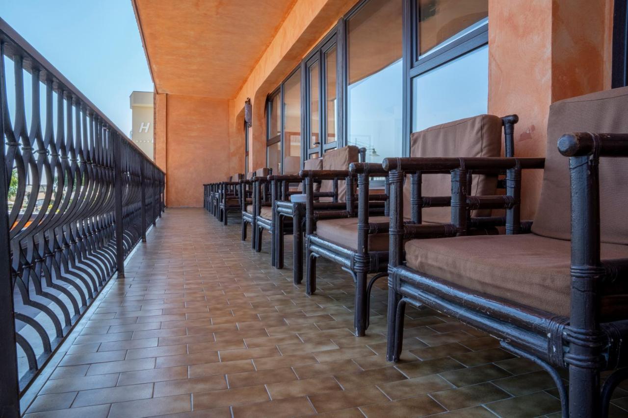 Hotel Giorgetti Orange Bellaria-Igea Marina Exteriör bild