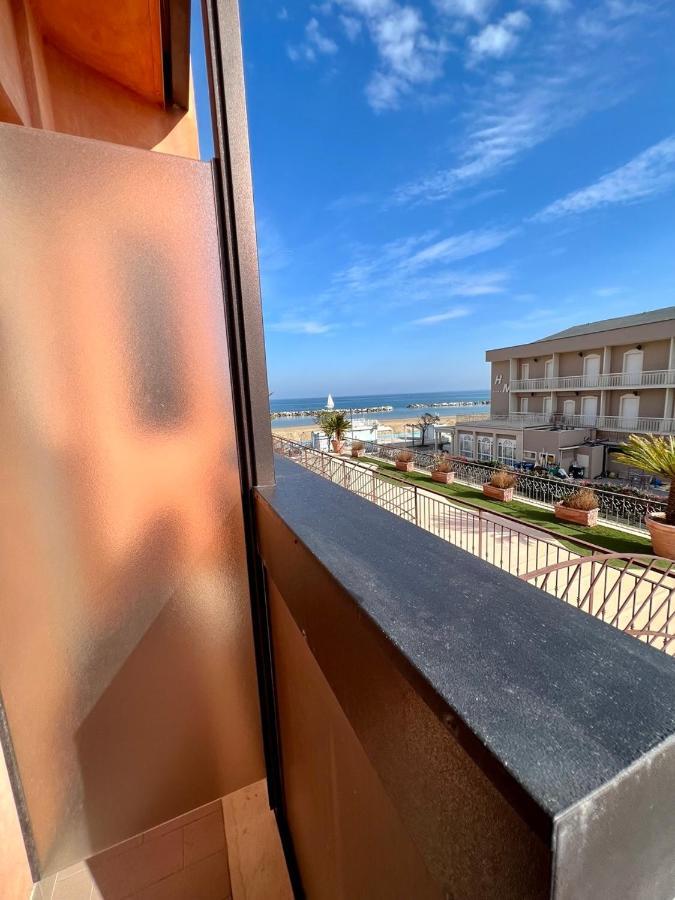 Hotel Giorgetti Orange Bellaria-Igea Marina Exteriör bild