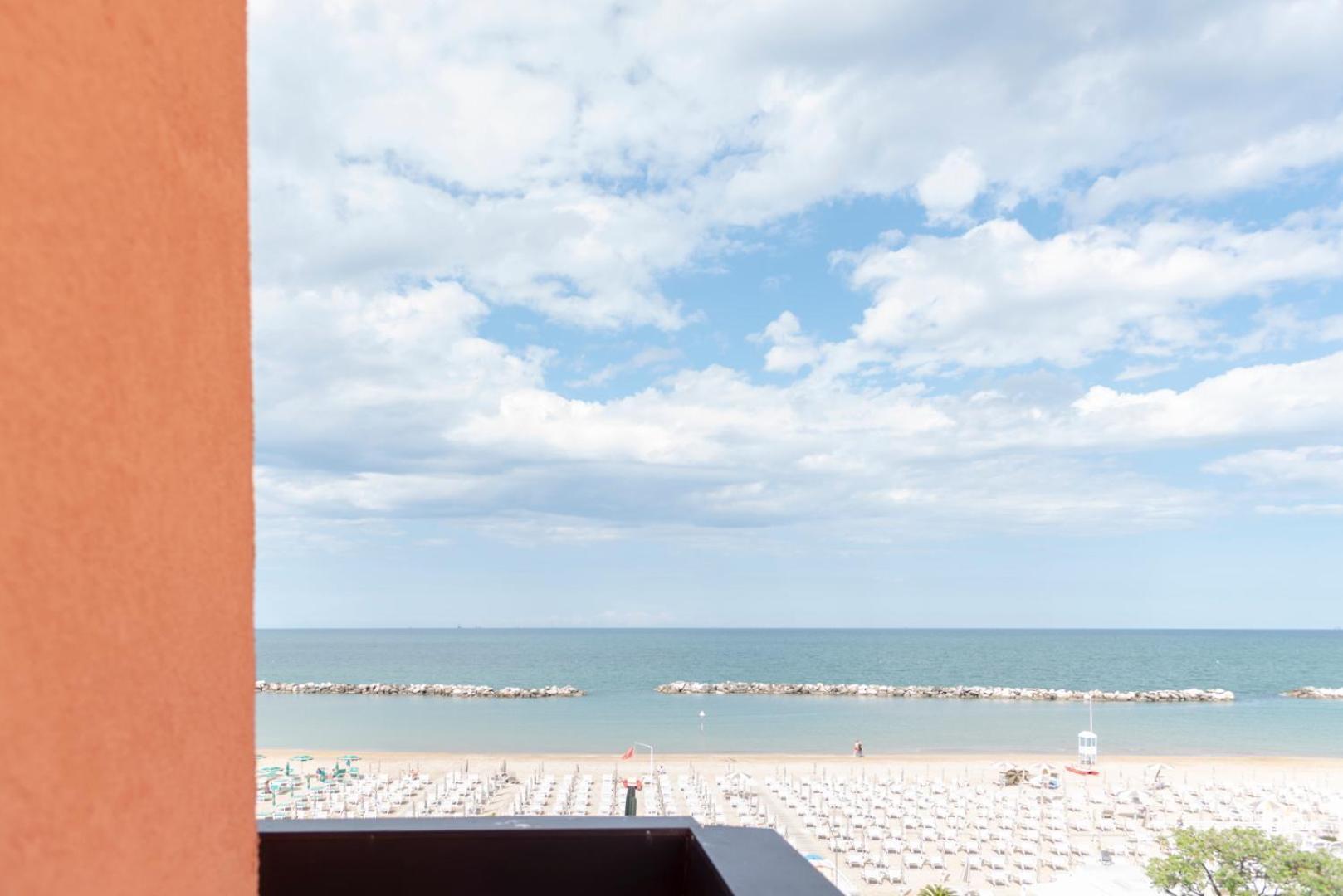 Hotel Giorgetti Orange Bellaria-Igea Marina Exteriör bild